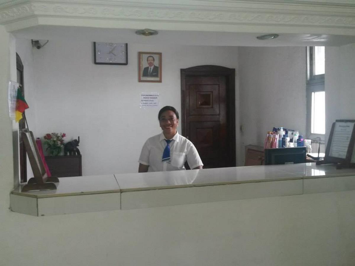 Barcelone Hotel Douala Luaran gambar